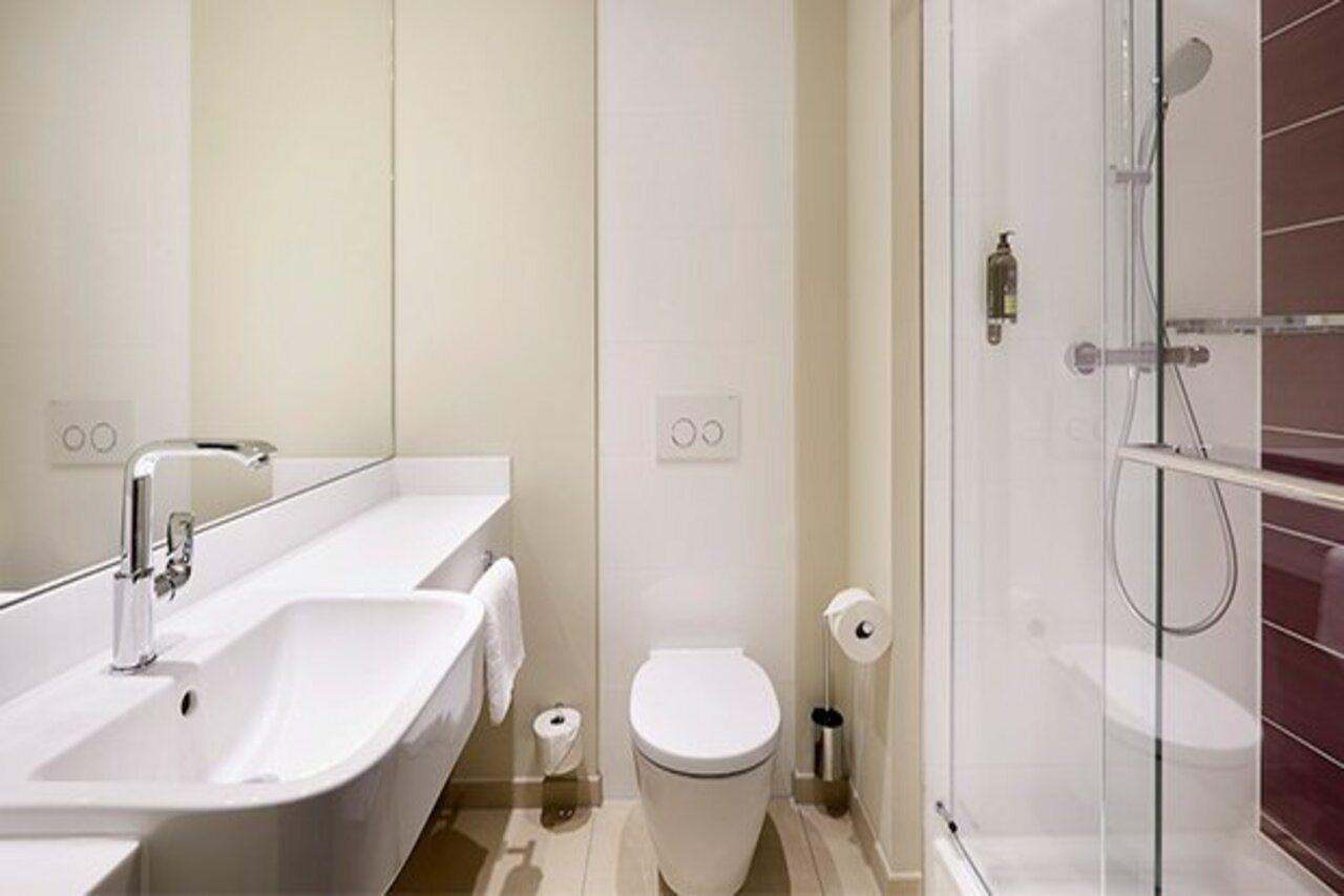 Premier Inn Duesseldorf City Friedrichstadt Bagian luar foto