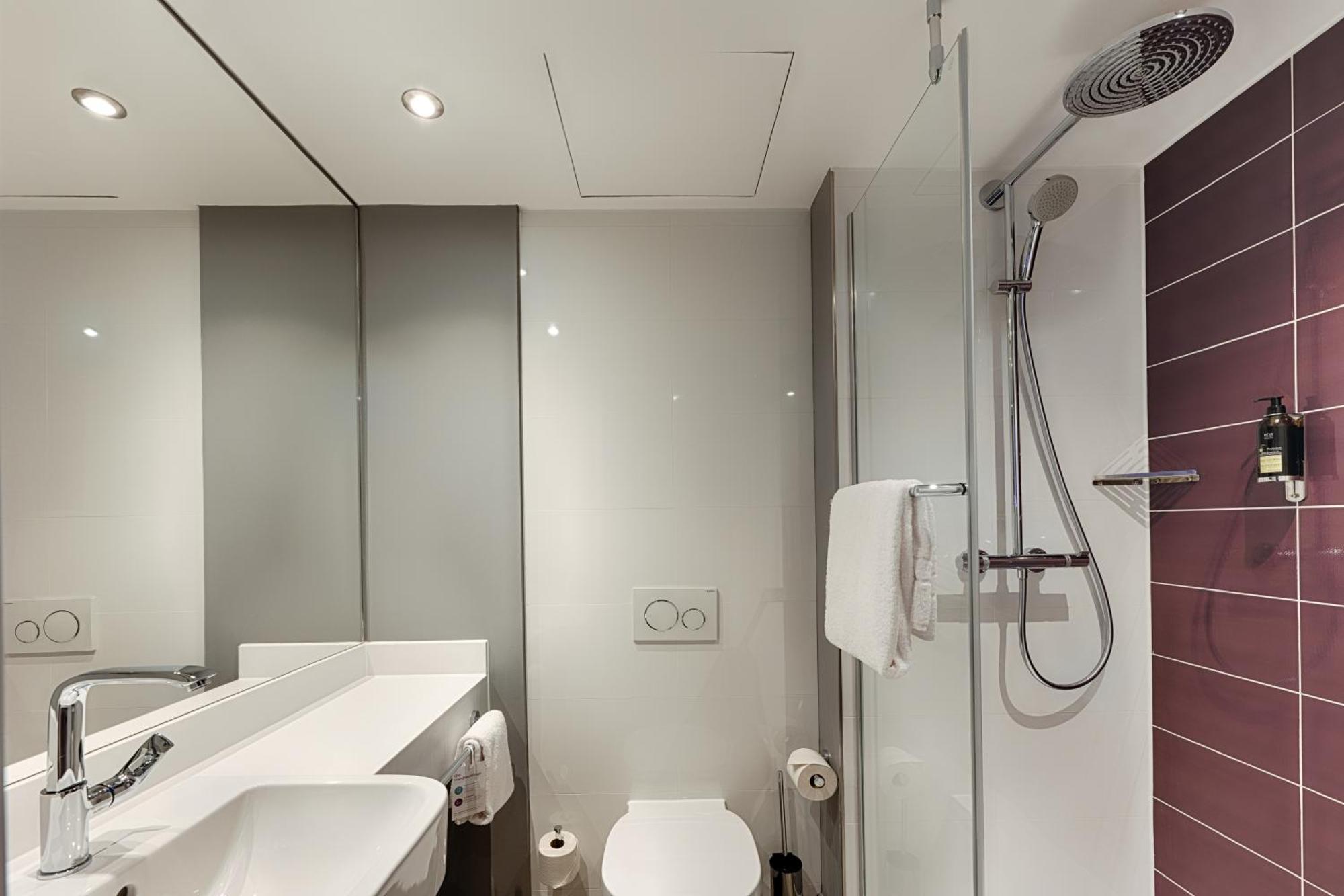 Premier Inn Duesseldorf City Friedrichstadt Bagian luar foto