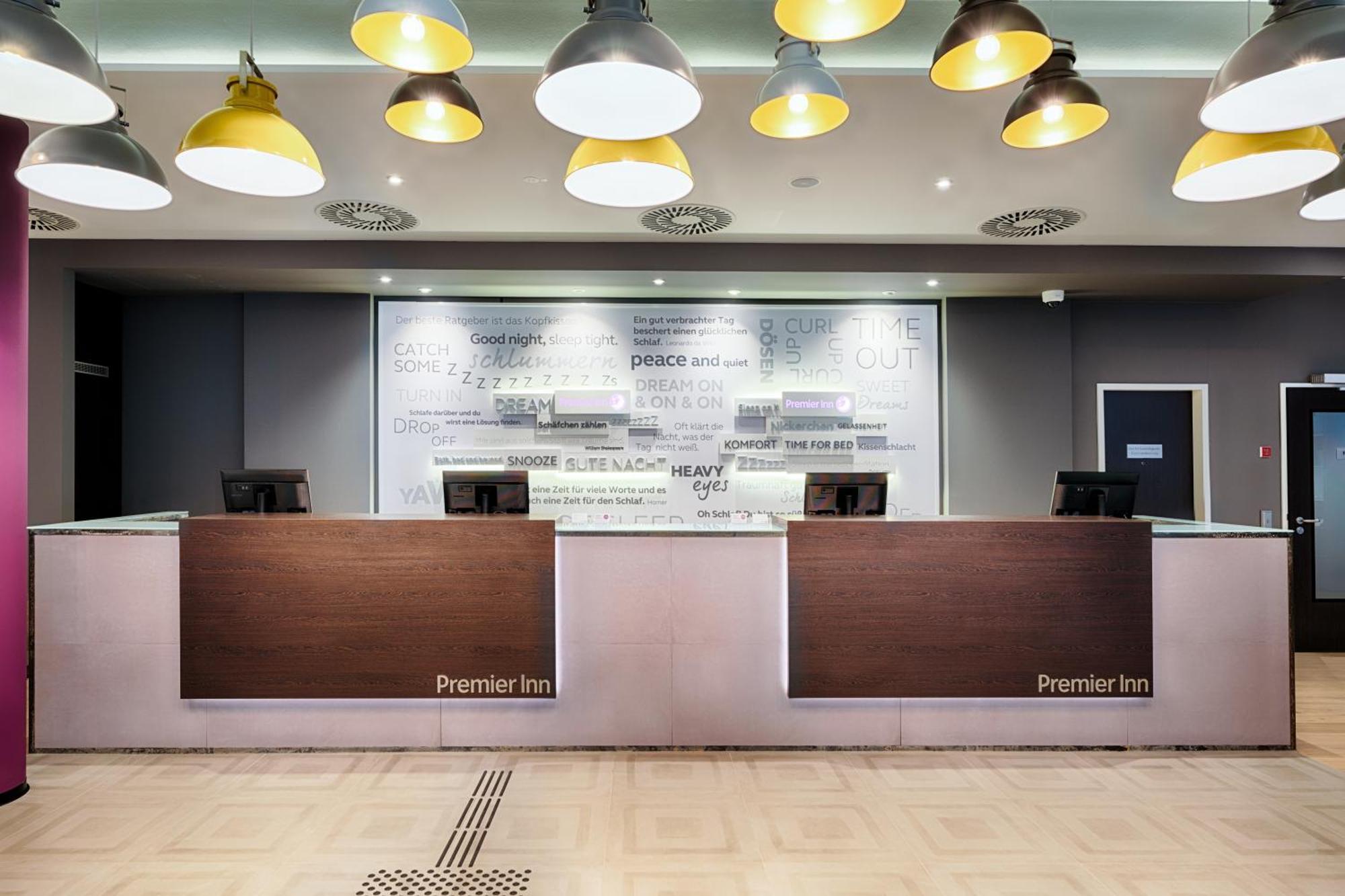 Premier Inn Duesseldorf City Friedrichstadt Bagian luar foto